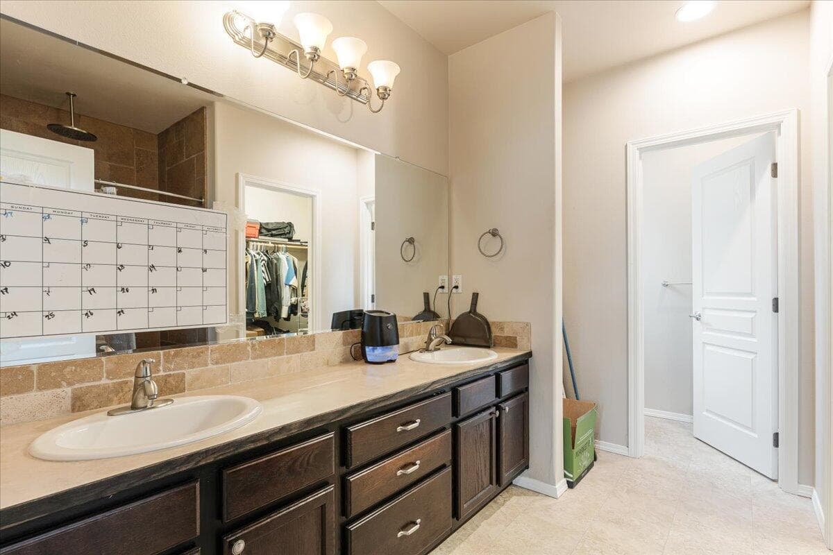 Dual Vanity in Primary Bath
