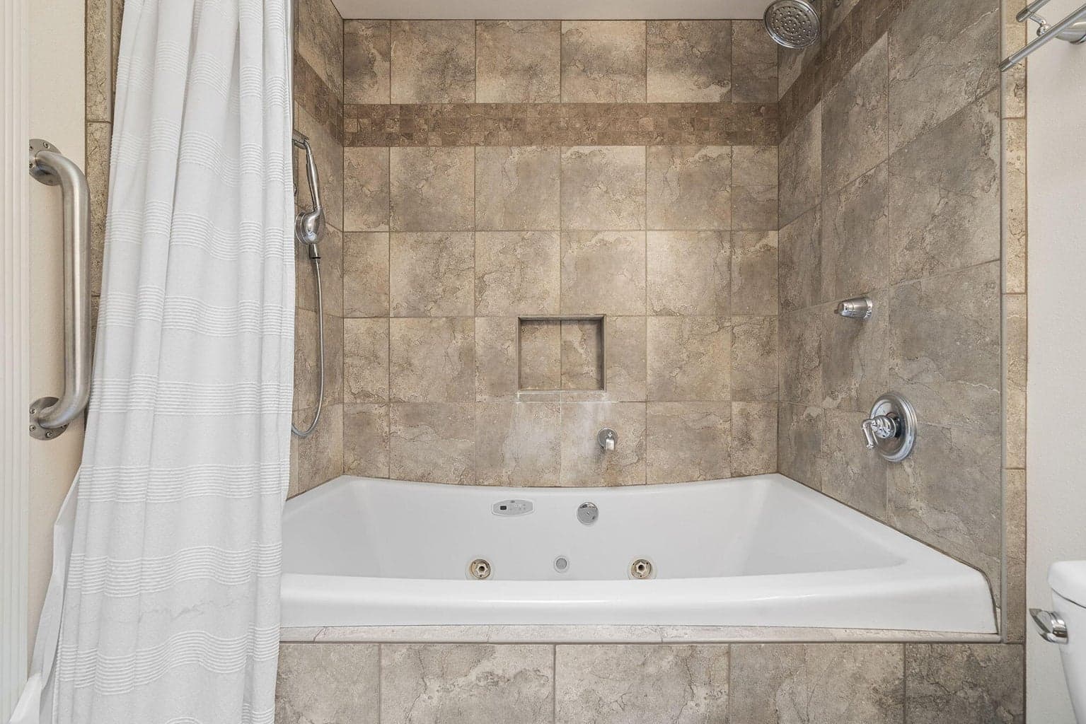 Photo of 2571 NW Monterey Pines Drive 18 of 33