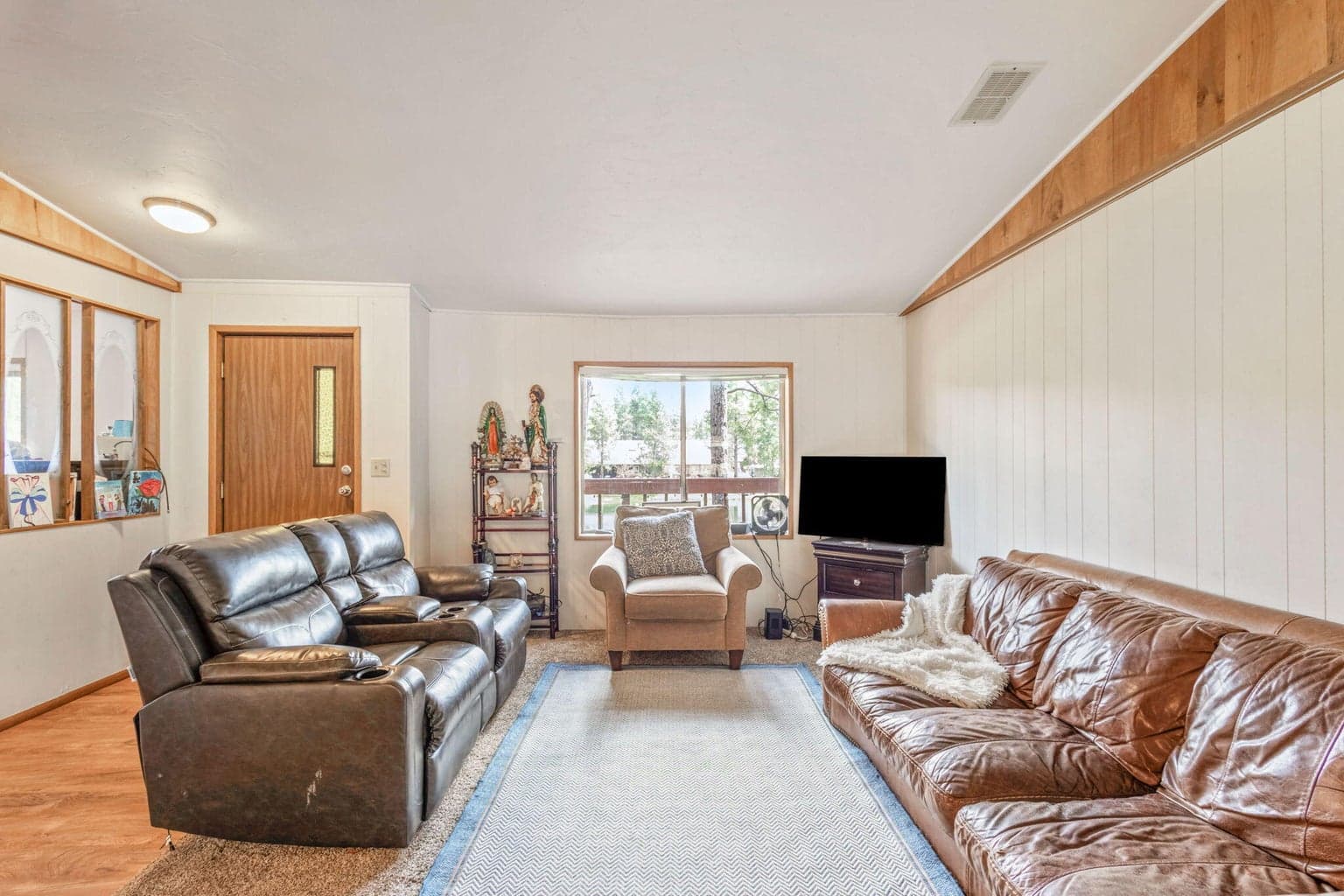Photo of 17039 Upland Road 9 of 38