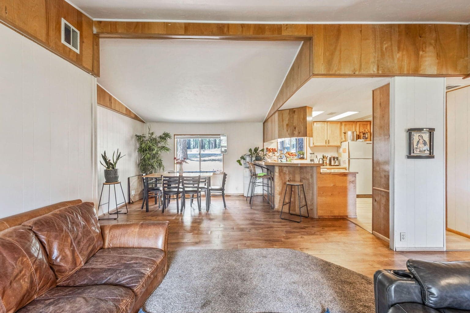 Photo of 17039 Upland Road 10 of 38