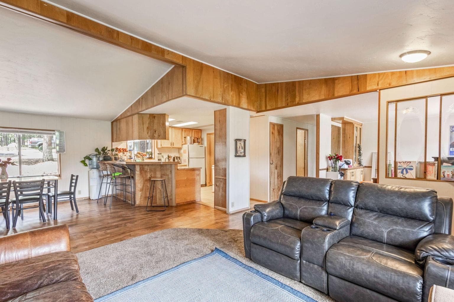 Photo of 17039 Upland Road 11 of 38