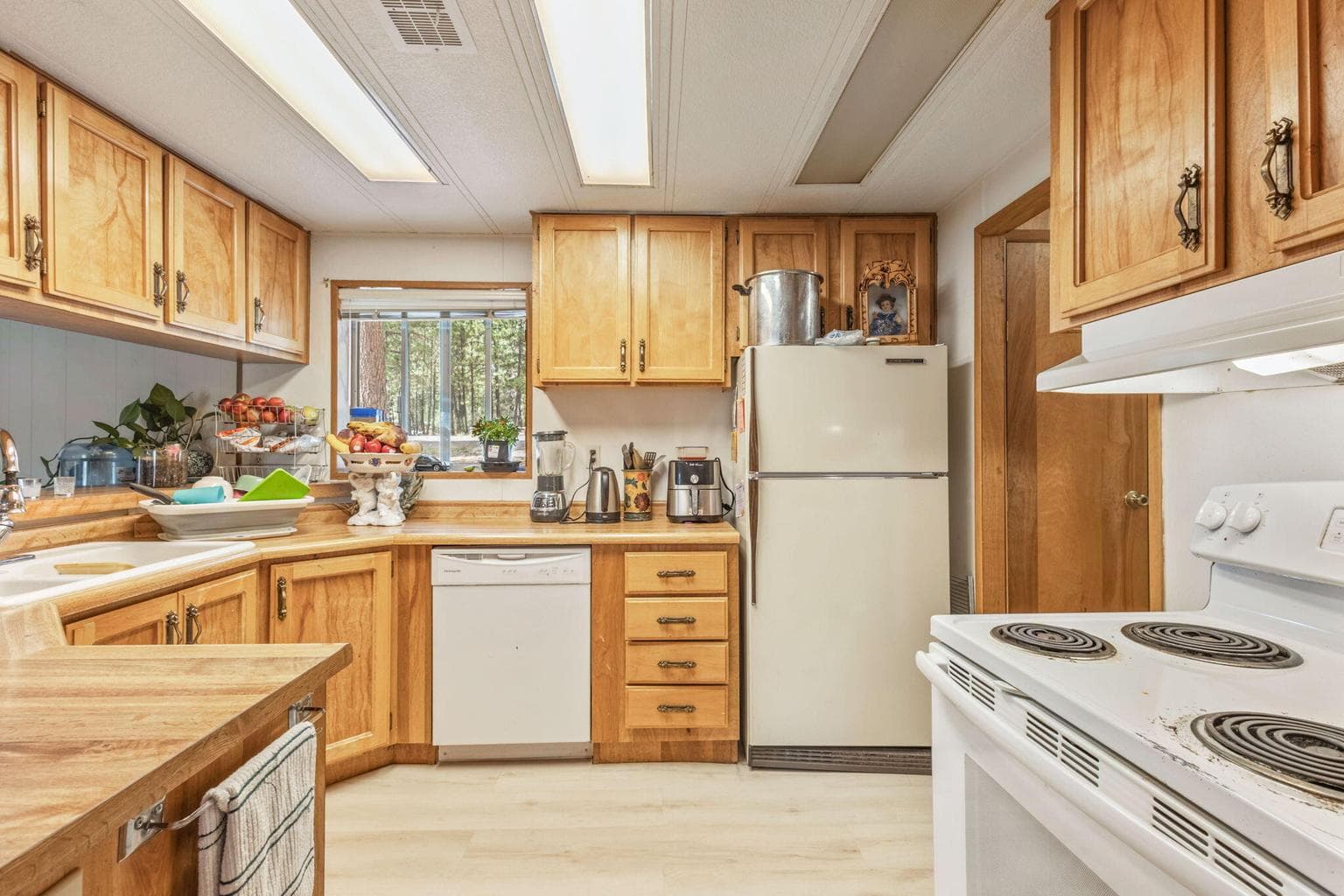 Photo of 17039 Upland Road 13 of 38