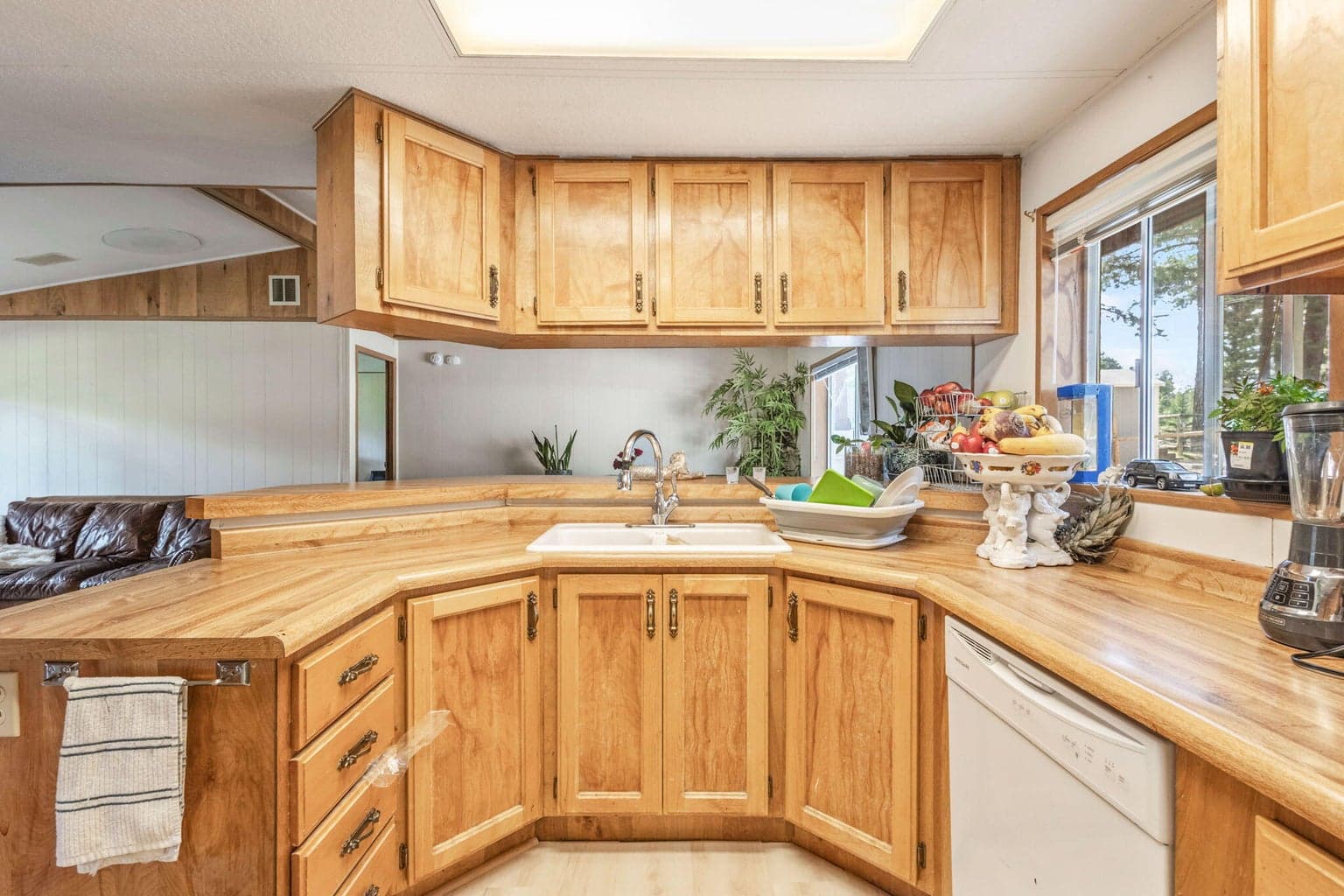 Photo of 17039 Upland Road 14 of 38