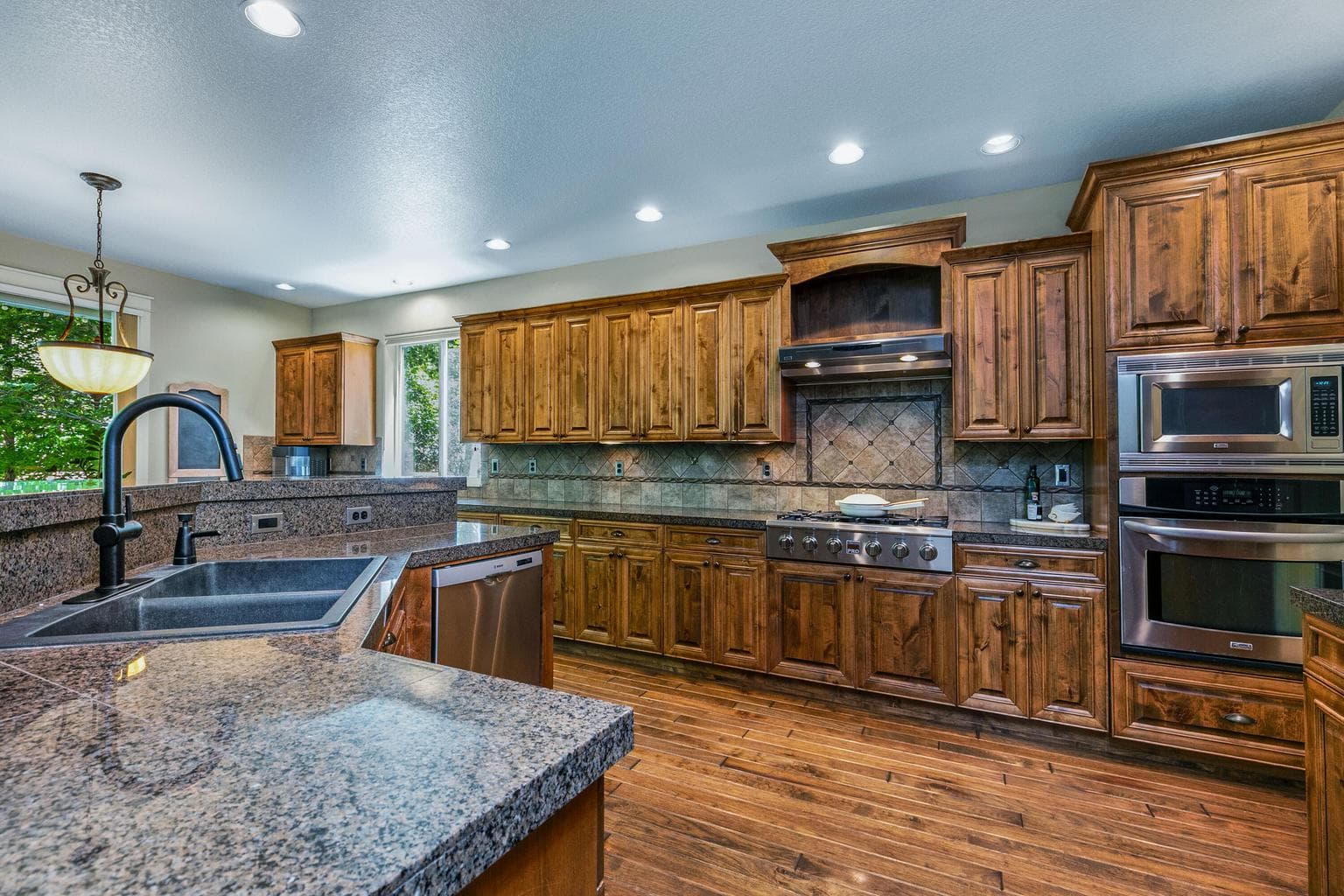 Photo of 20548 Jacklight 3 of 32