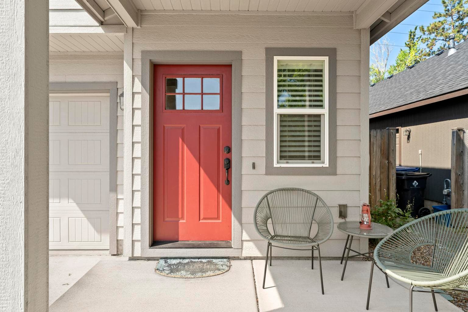 Photo of 560 Gleneden 4 of 32