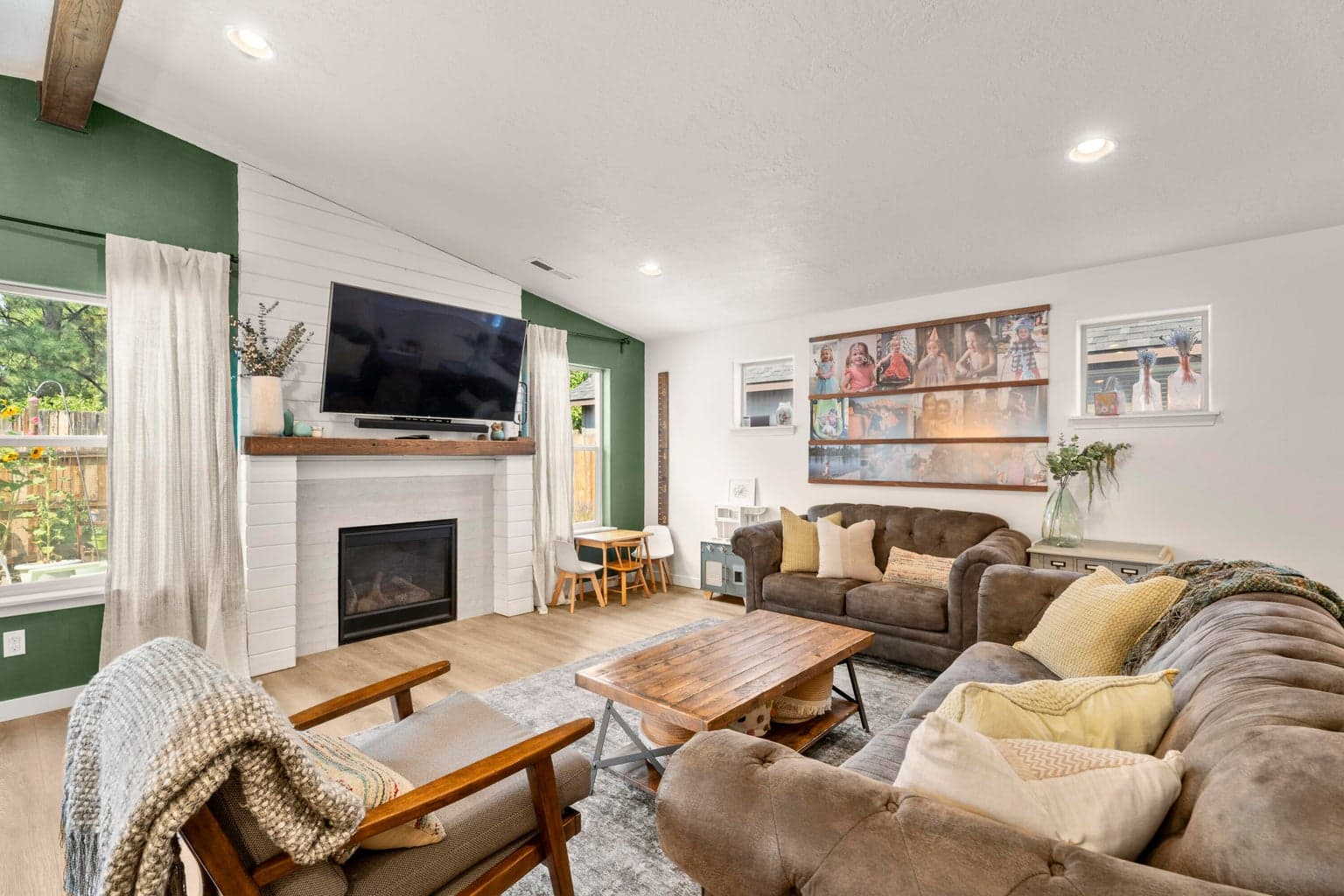 Photo of 560 SE Gleneden Place 7 of 32