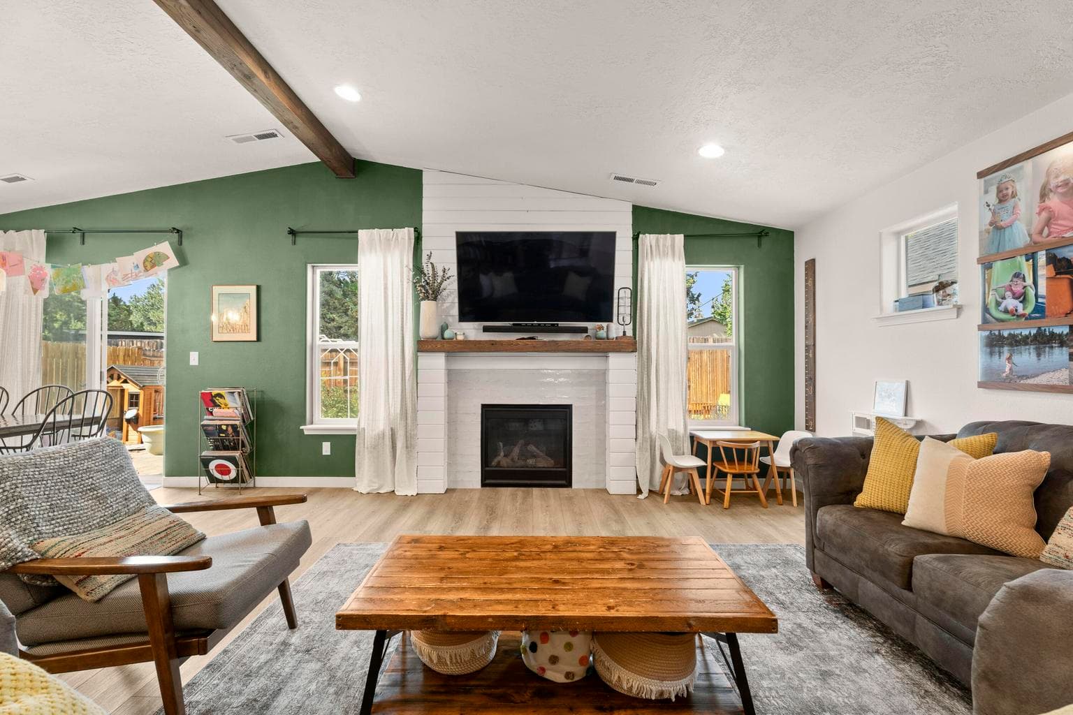 Photo of 560 SE Gleneden Place 8 of 32