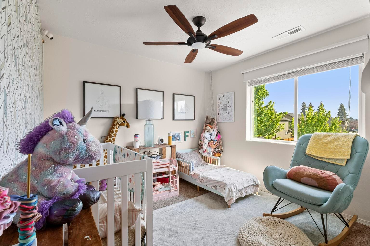 Photo of 560 SE Gleneden Place 17 of 32