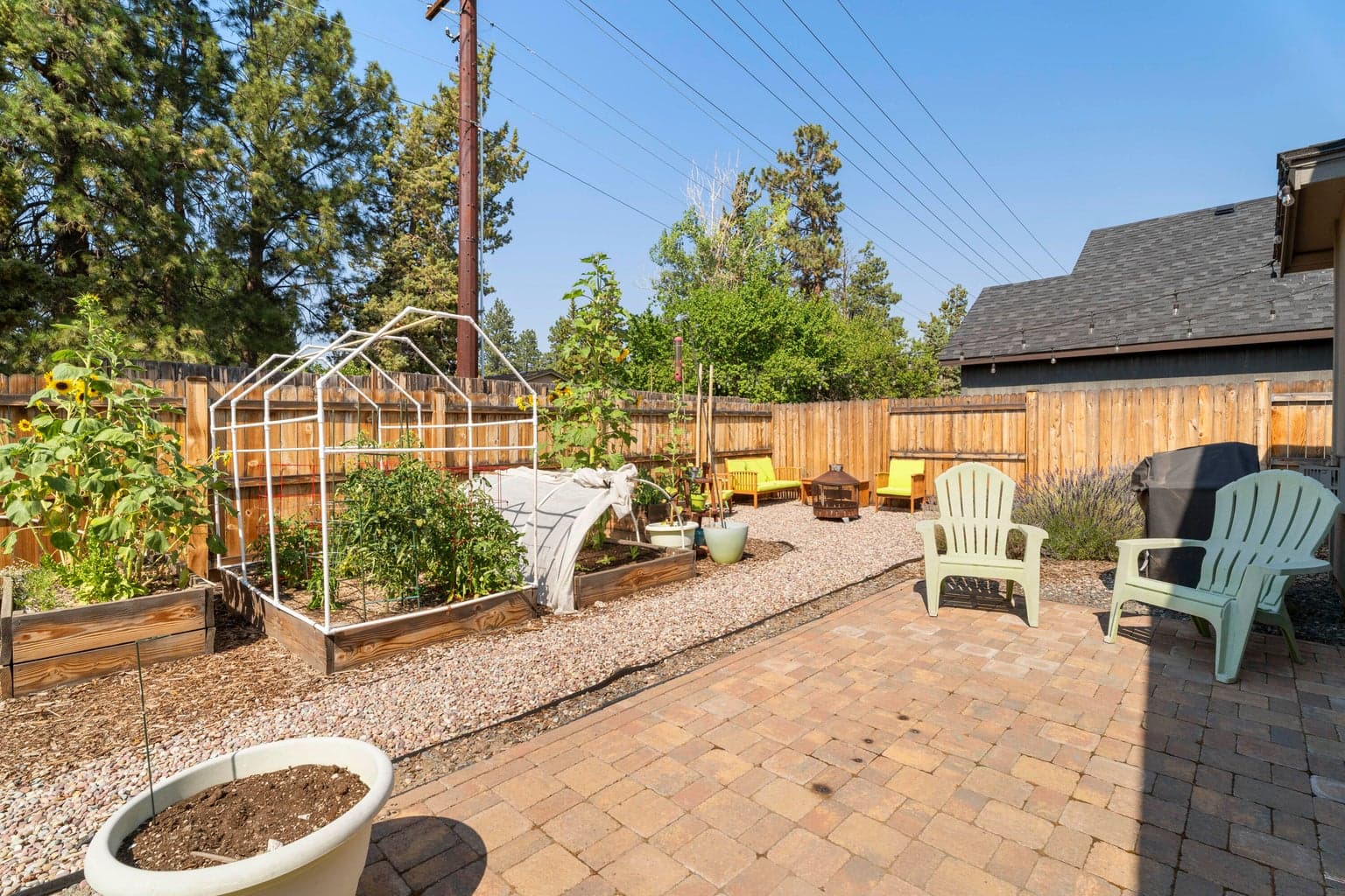 Photo of 560 SE Gleneden Place 23 of 32