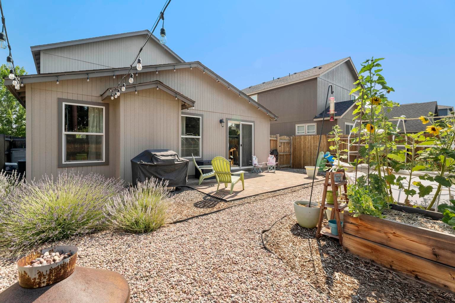 Photo of 560 SE Gleneden Place 25 of 32