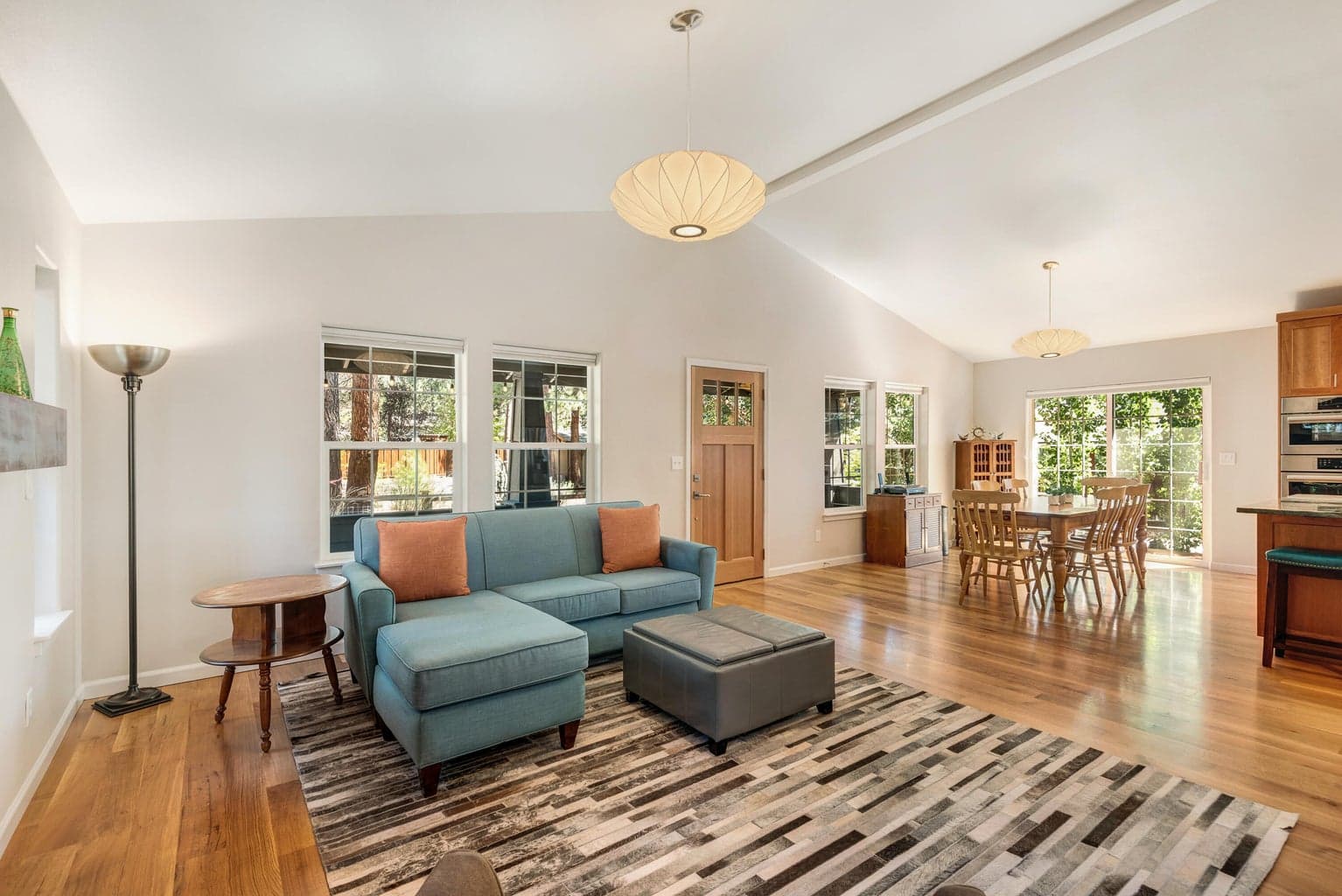 Photo of 1511 NW Jacksonville Avenue 8 of 32