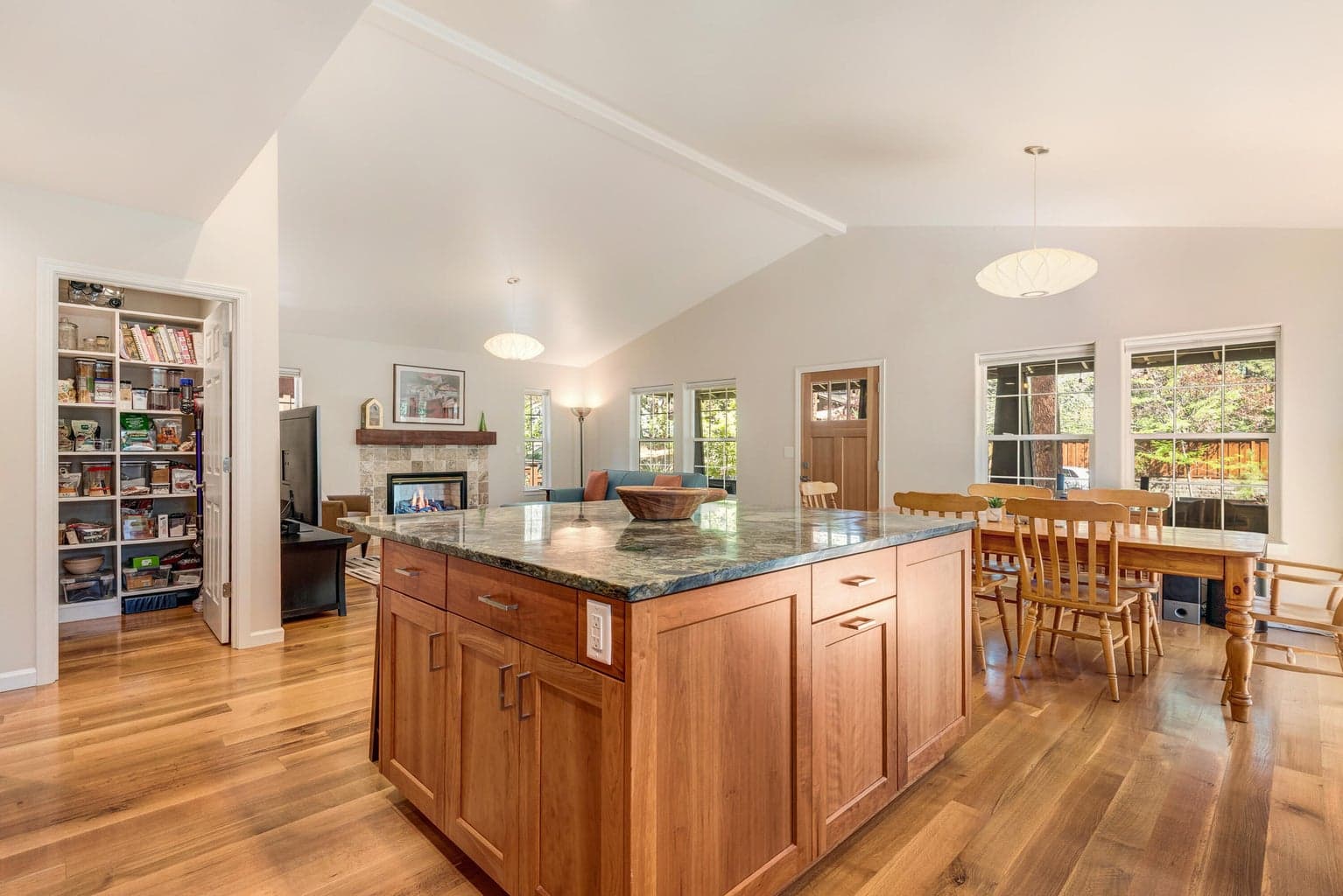 Photo of 1511 NW Jacksonville Avenue 14 of 32