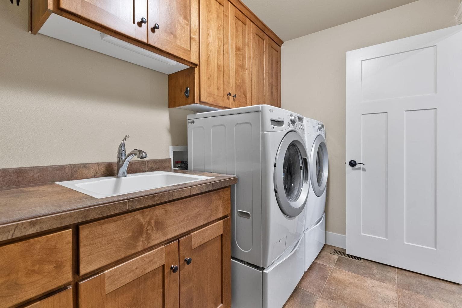 Photo of 2681 NW Nordeen Way 38 of 64