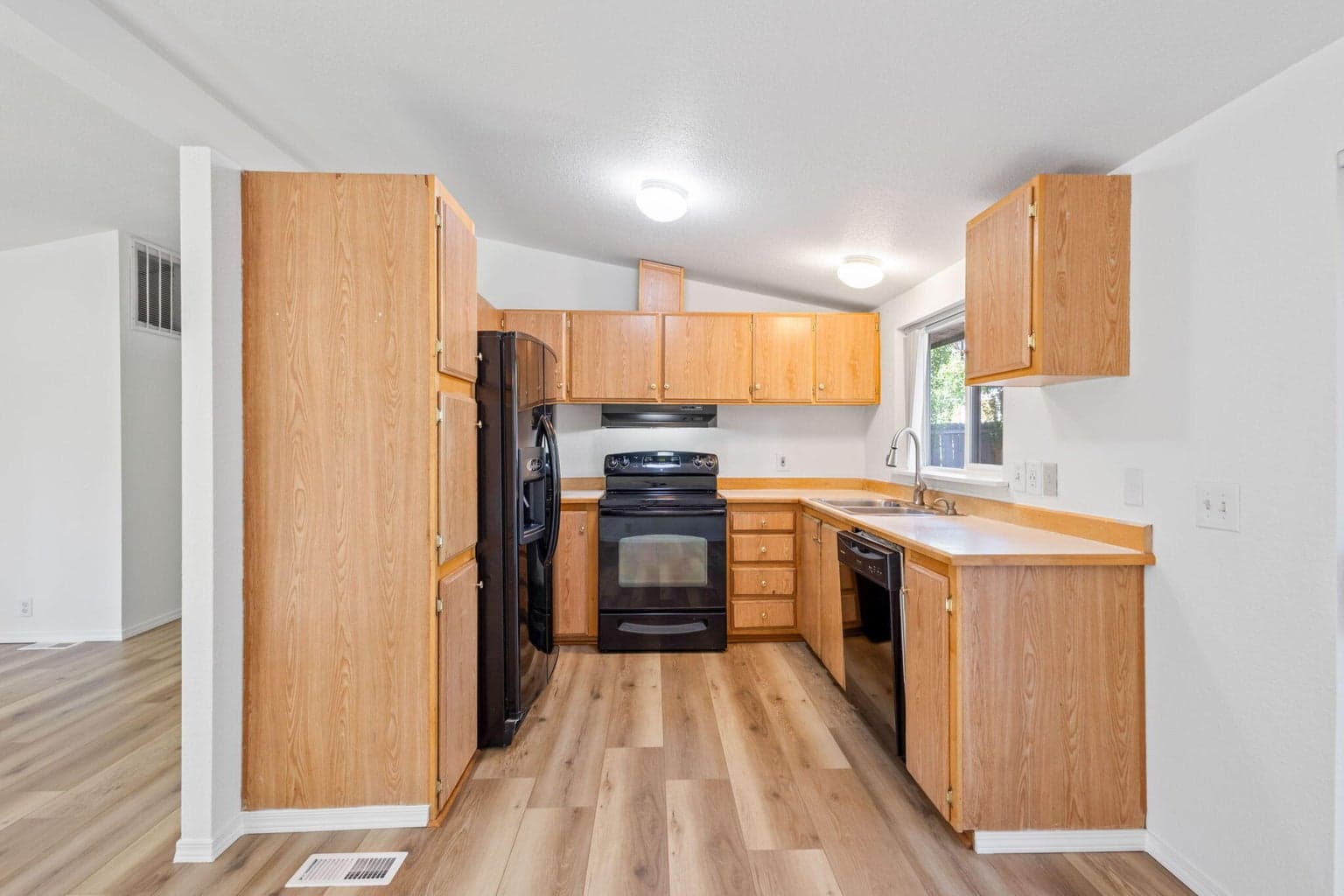 Photo of 59989 Hopi Road 11 of 48