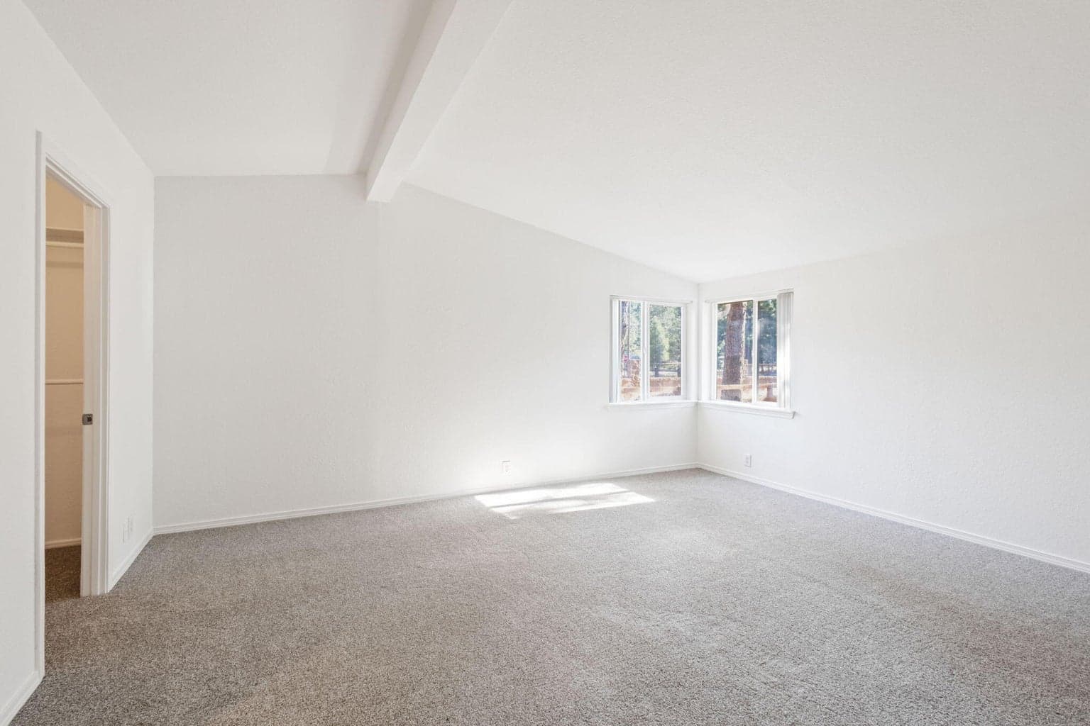 Photo of 59989 Hopi Road 14 of 48