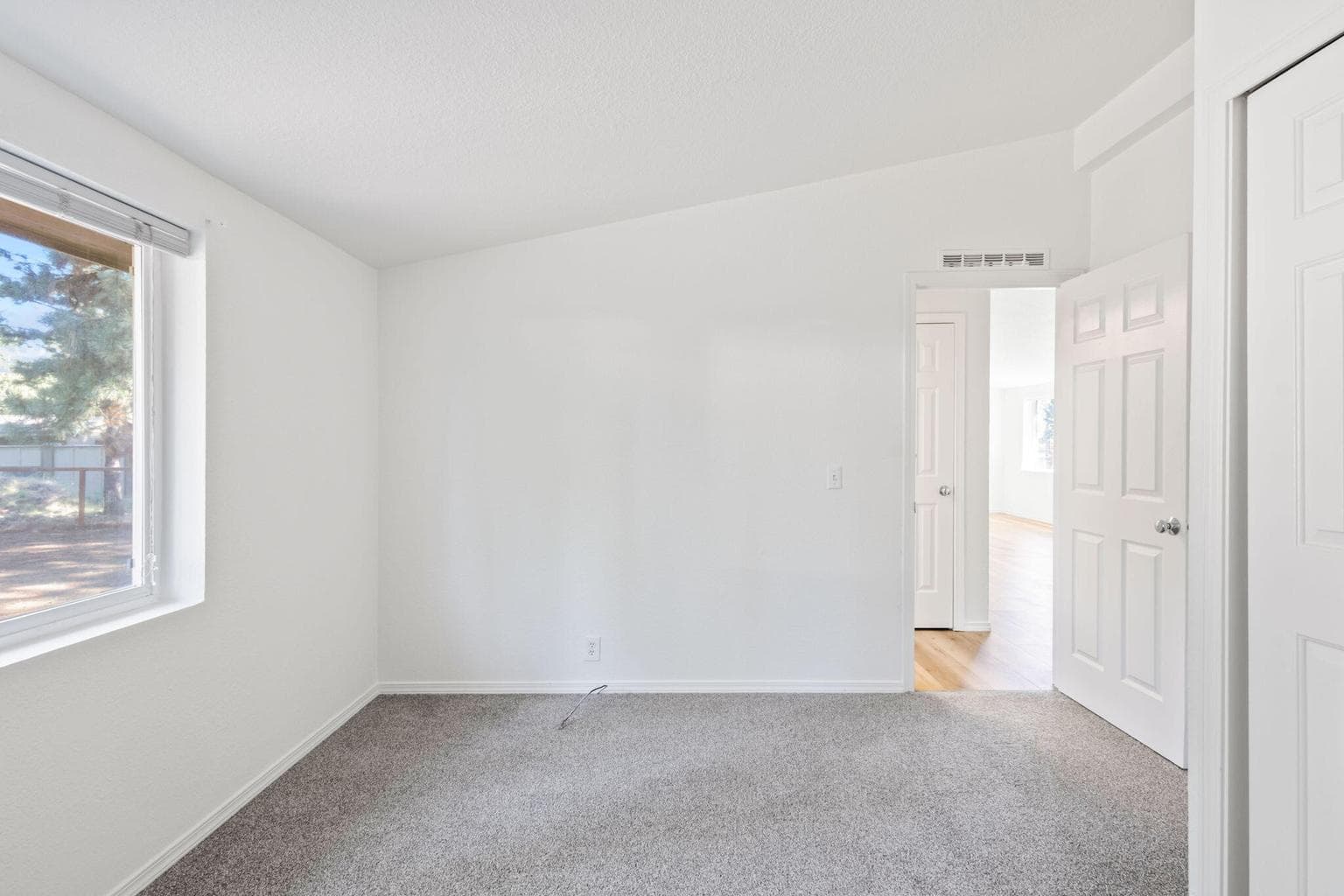 Photo of 59989 Hopi Road 20 of 48