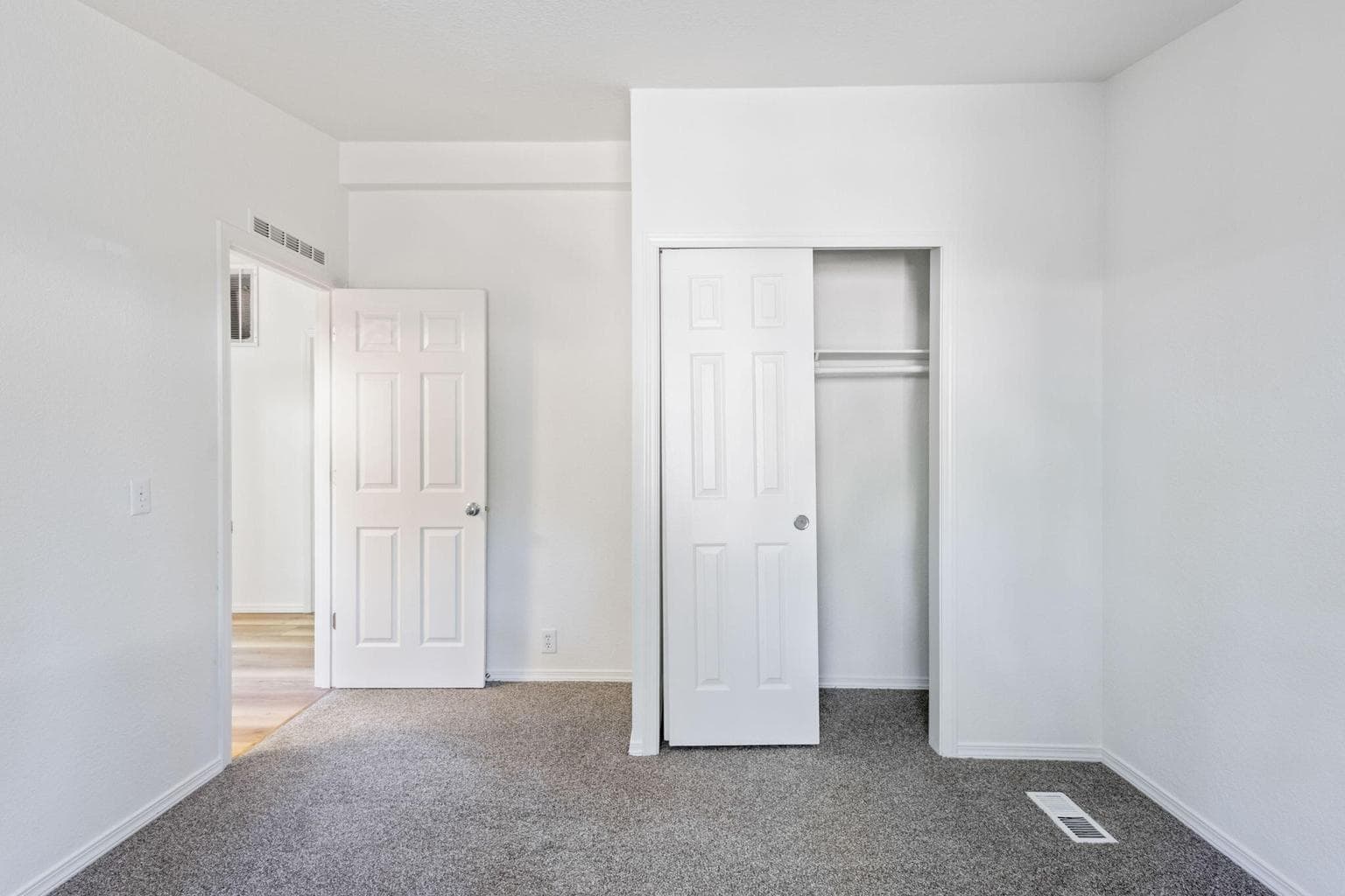Photo of 59989 Hopi Road 21 of 48