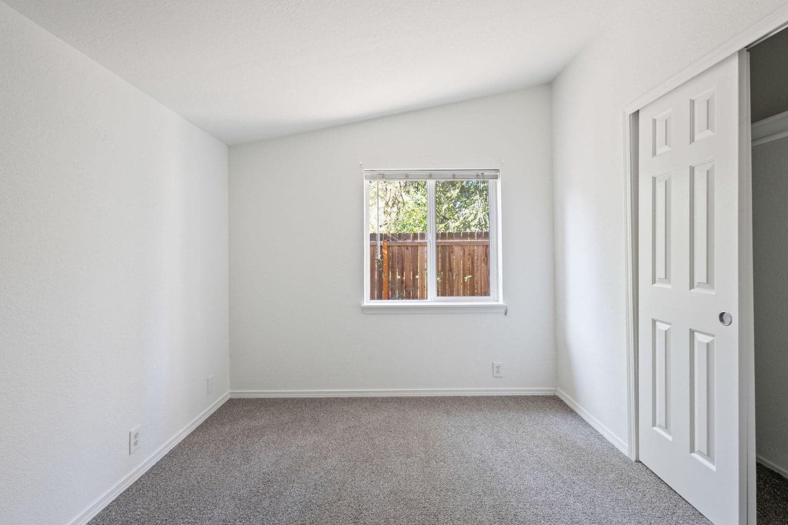 Photo of 59989 Hopi Road 24 of 48