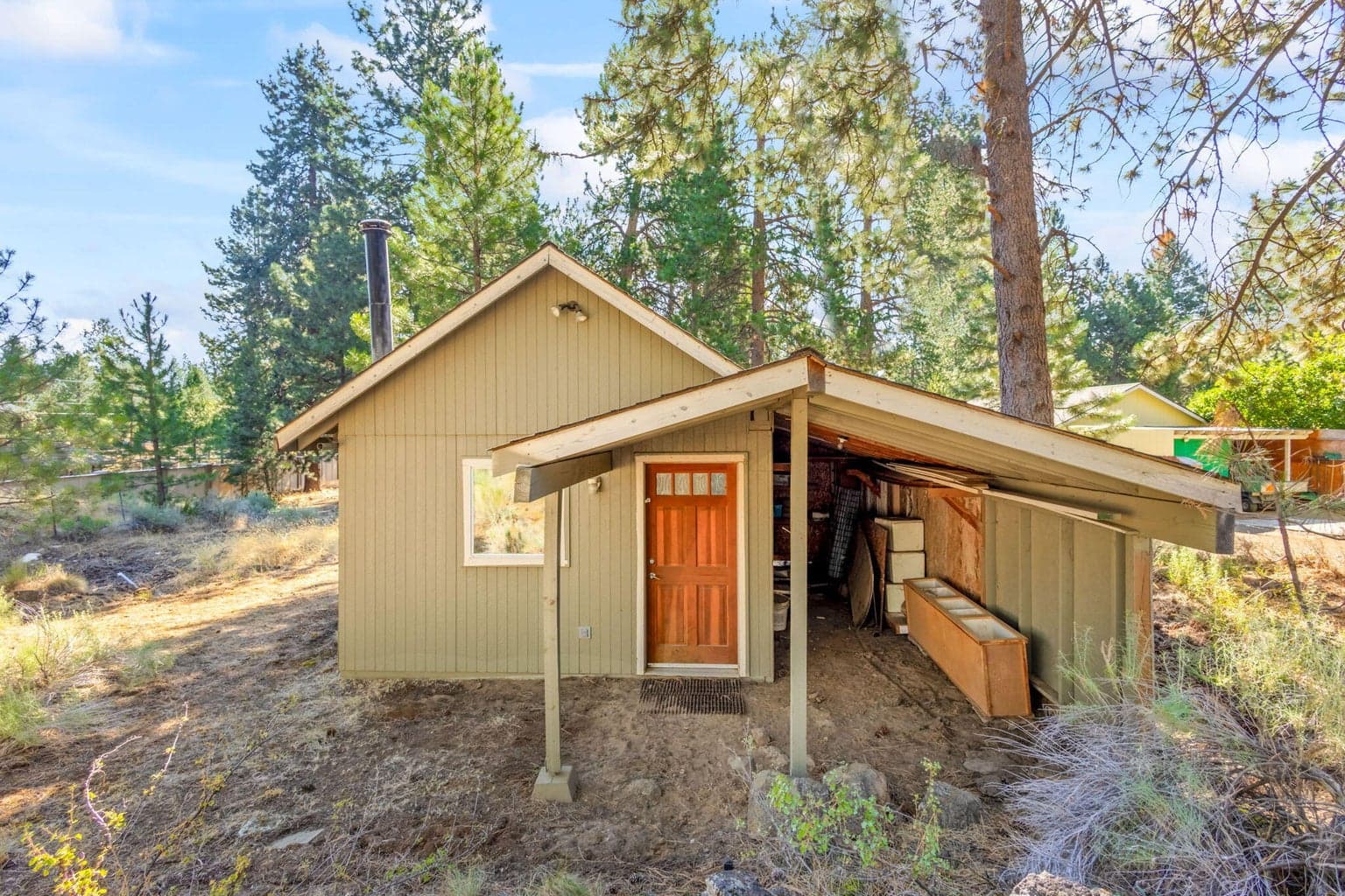 Adorable 280sf (approx) bonus room located on back half of the property. Lean-to covered storage approximately 189sf (per county).