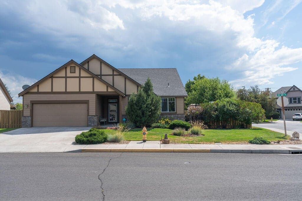Photo of 2943 50th 1 of 59