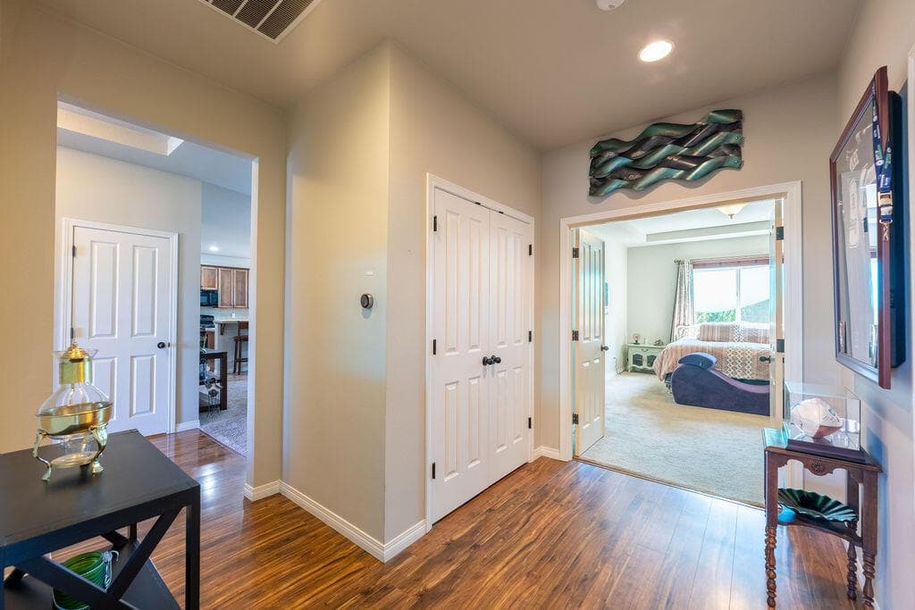 Photo of 2943 SW 50th Street 12 of 59