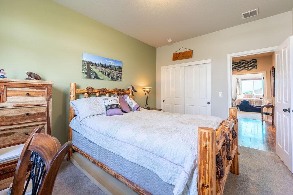 Photo of 2943 SW 50th Street 14 of 59