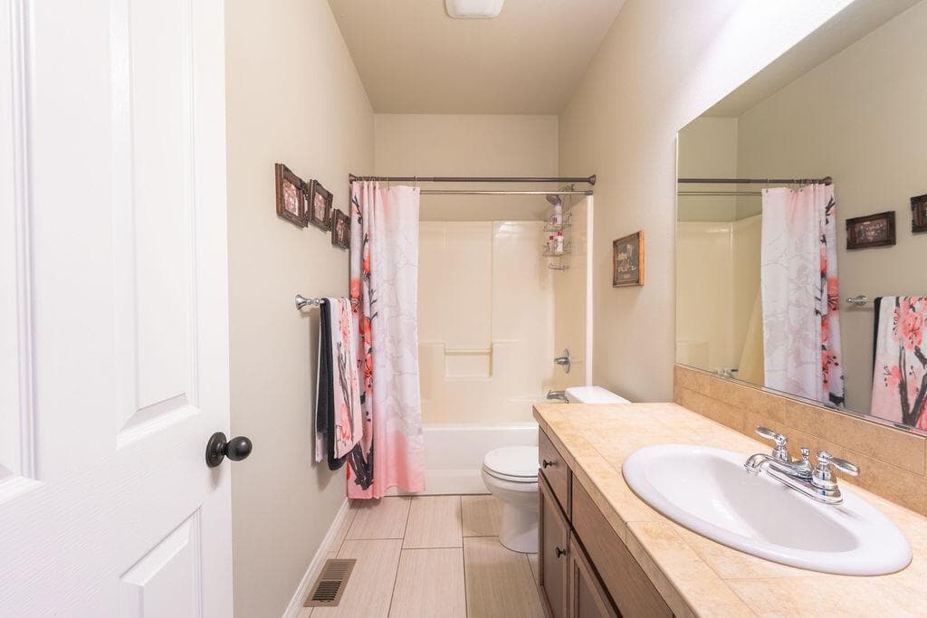 Photo of 2943 SW 50th Street 18 of 59