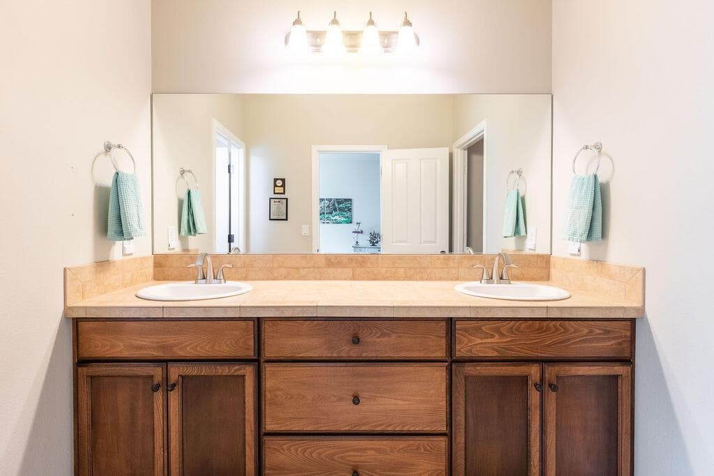 Photo of 2943 SW 50th Street 23 of 59