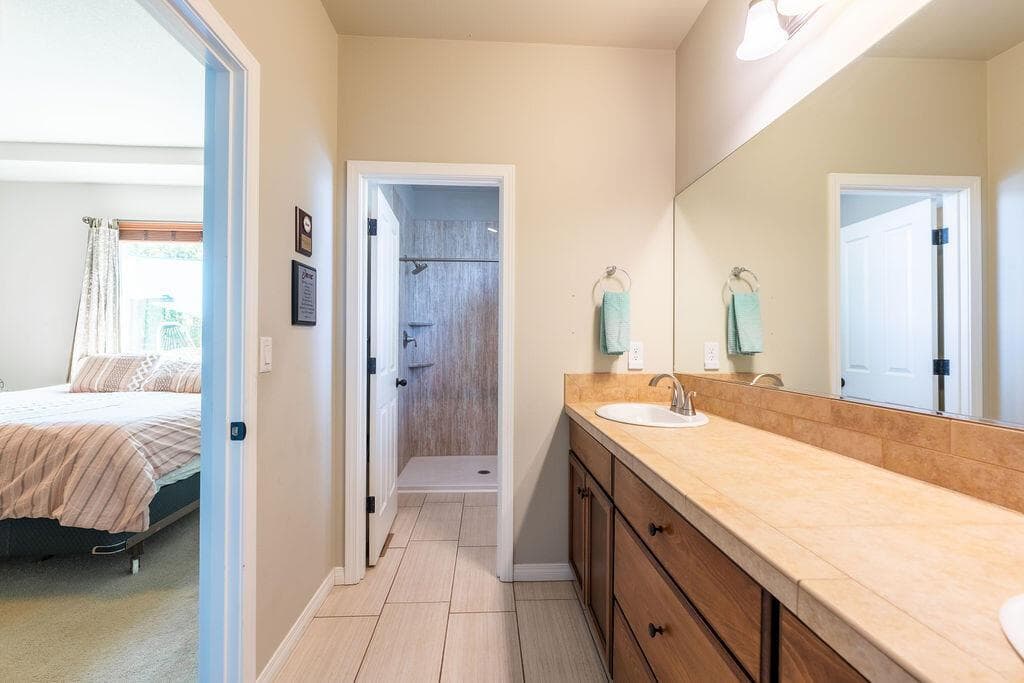Photo of 2943 SW 50th Street 25 of 59