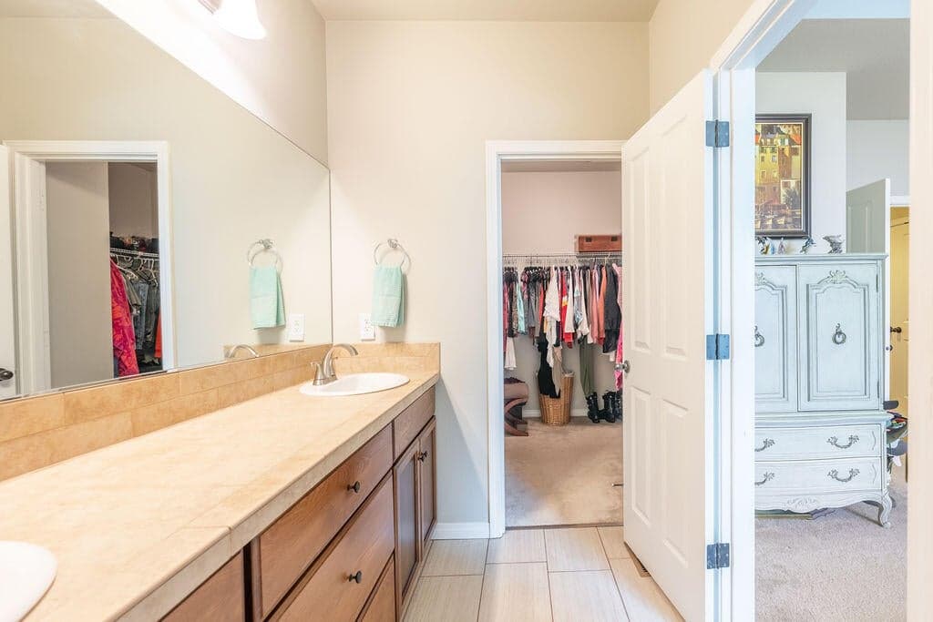 Photo of 2943 SW 50th Street 27 of 59