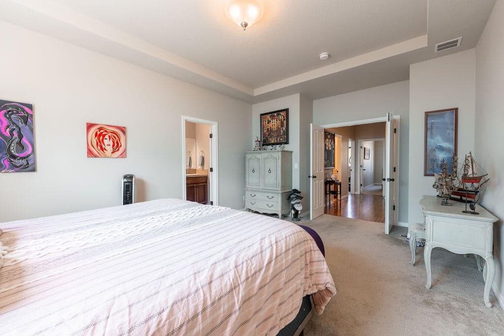 Photo of 2943 SW 50th Street 29 of 59
