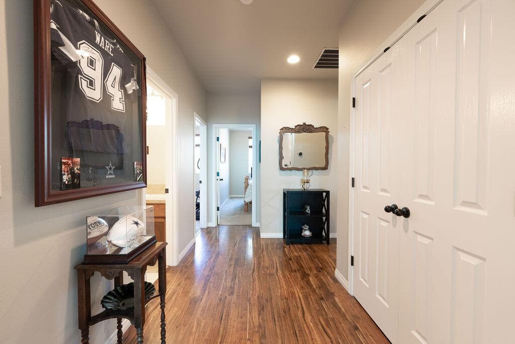 Photo of 2943 SW 50th Street 30 of 59