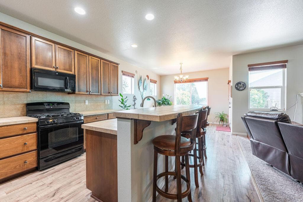 Photo of 2943 SW 50th Street 33 of 59