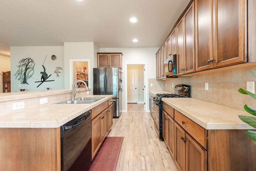 Photo of 2943 SW 50th Street 36 of 59