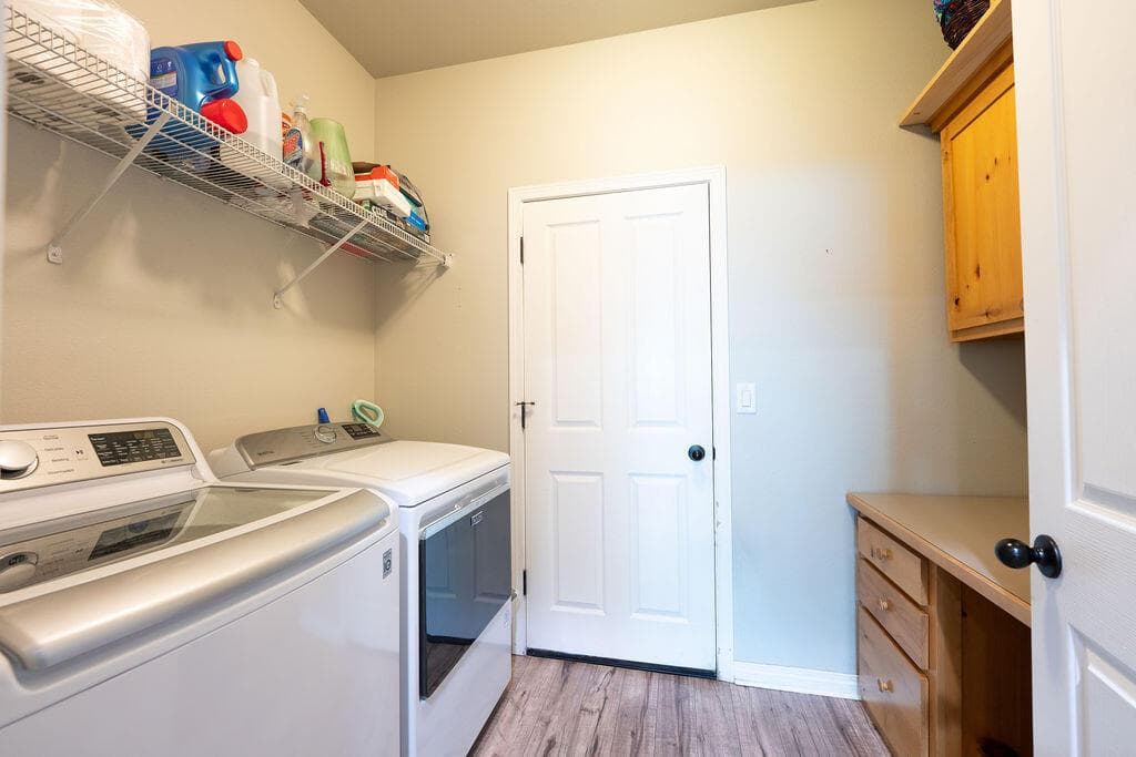 Photo of 2943 SW 50th Street 38 of 59