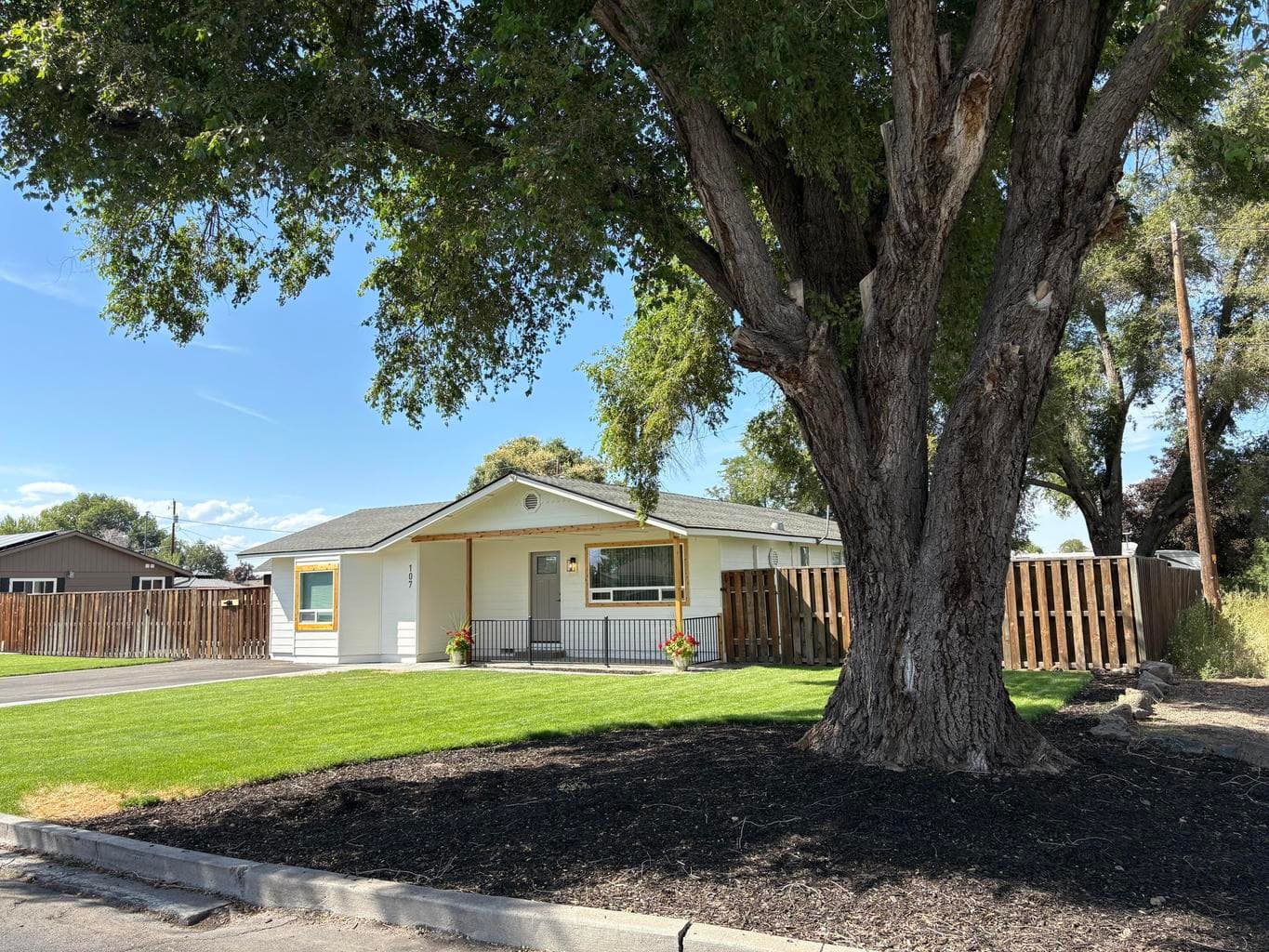 Photo of 107 NW Fir Avenue 8 of 51