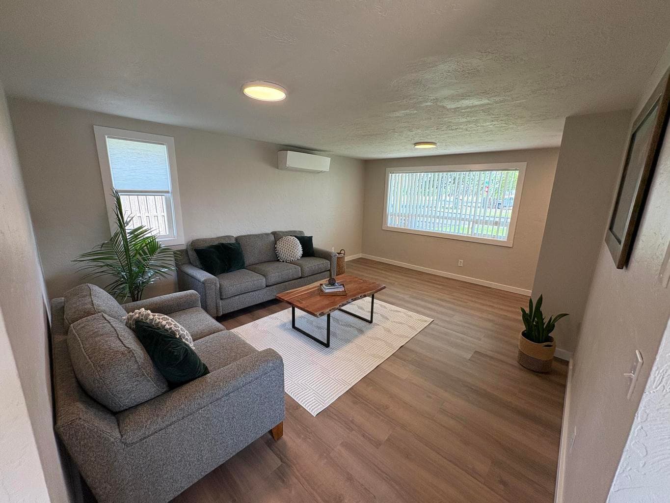 Photo of 107 NW Fir Avenue 23 of 51