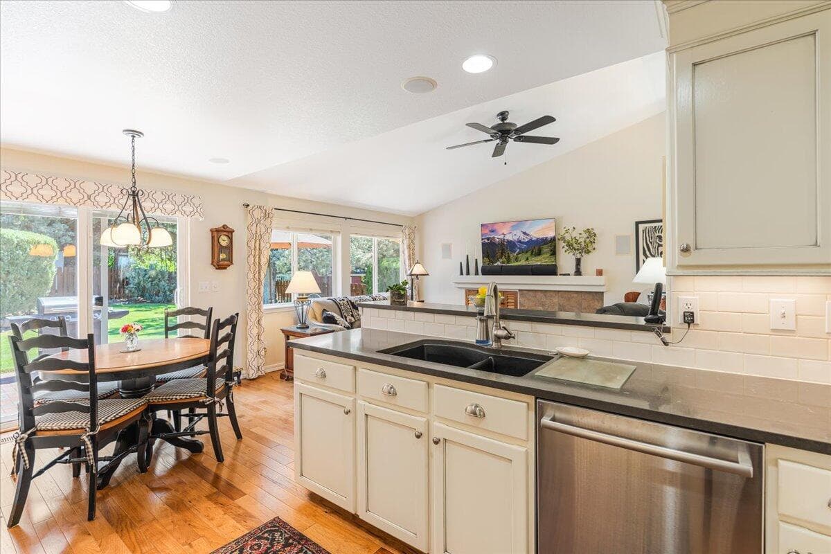 Photo of 61422 Rock Bluff Lane 32 of 69
