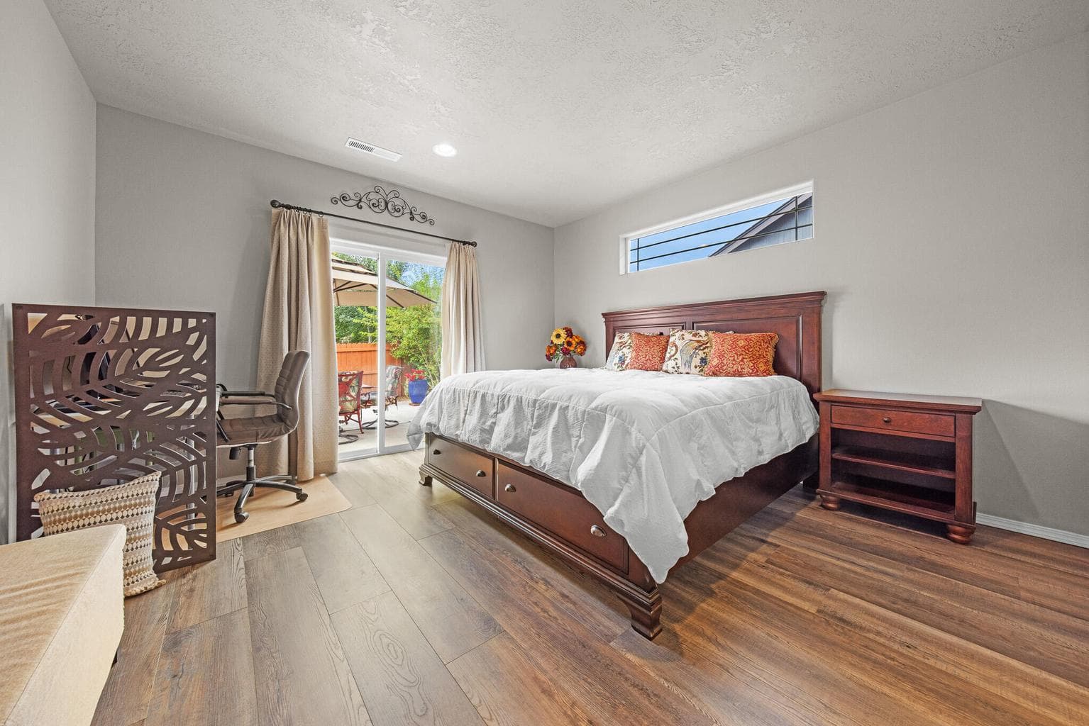 Photo of 3124 SW Cascade Avenue 10 of 38