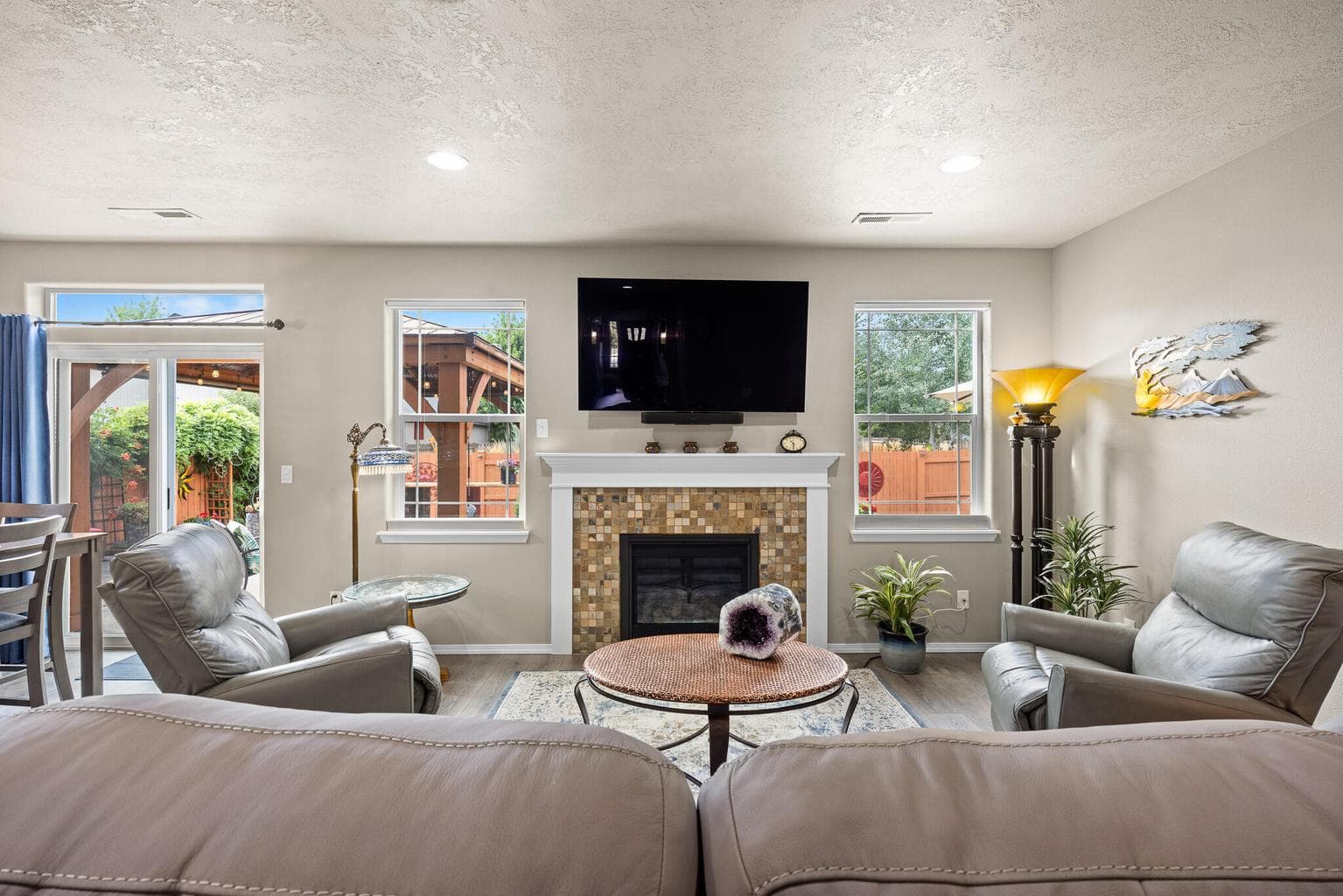 Photo of 3124 Cascade 3 of 38