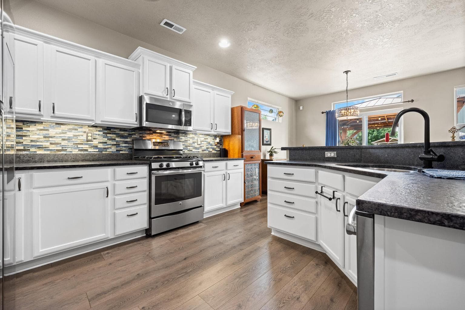 Photo of 3124 SW Cascade Avenue 8 of 38