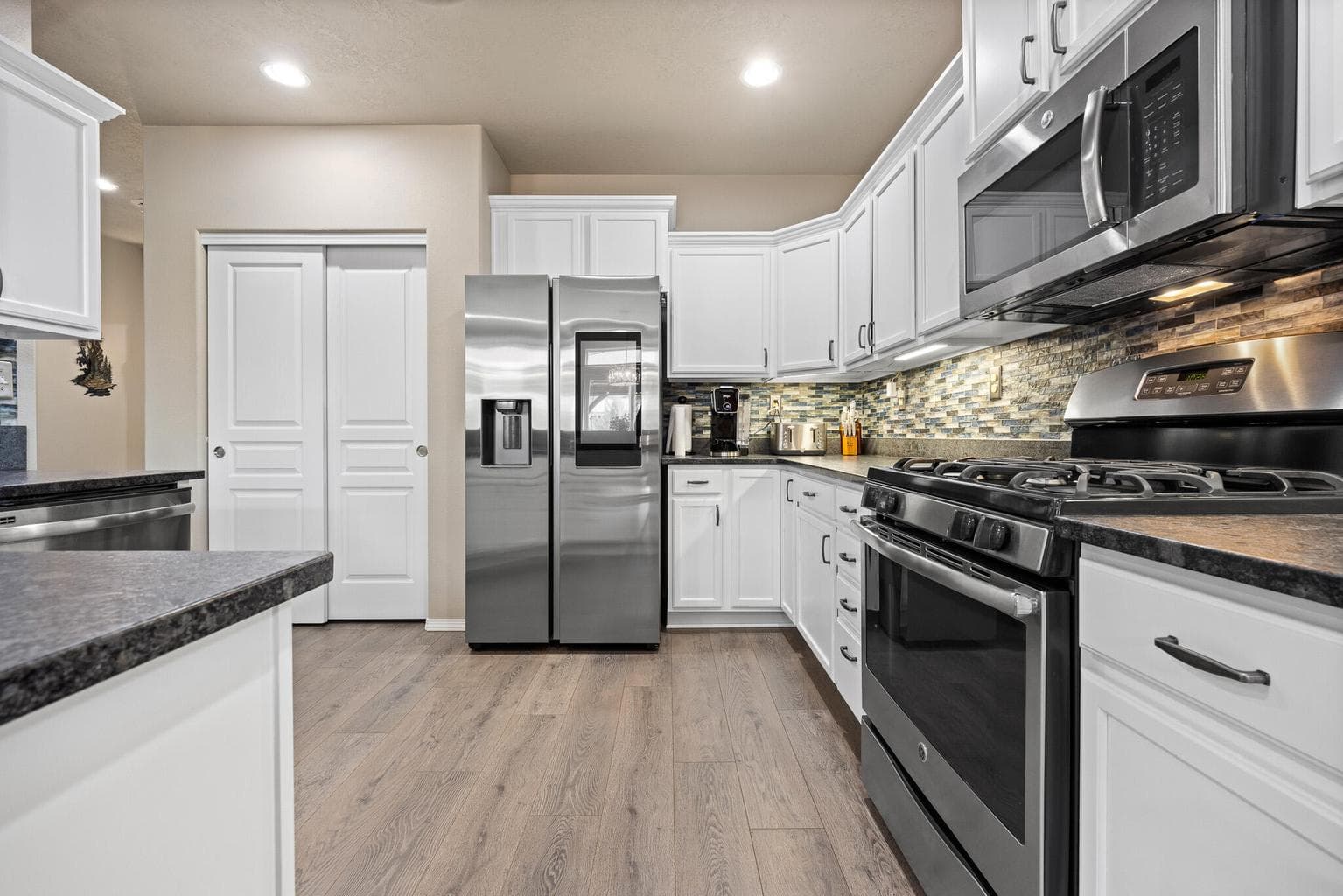 Photo of 3124 SW Cascade Avenue 6 of 38