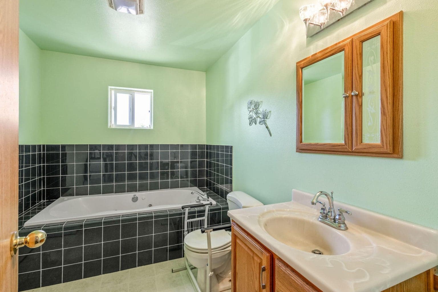 Photo of 2327 SW Black Butte Court 17 of 35