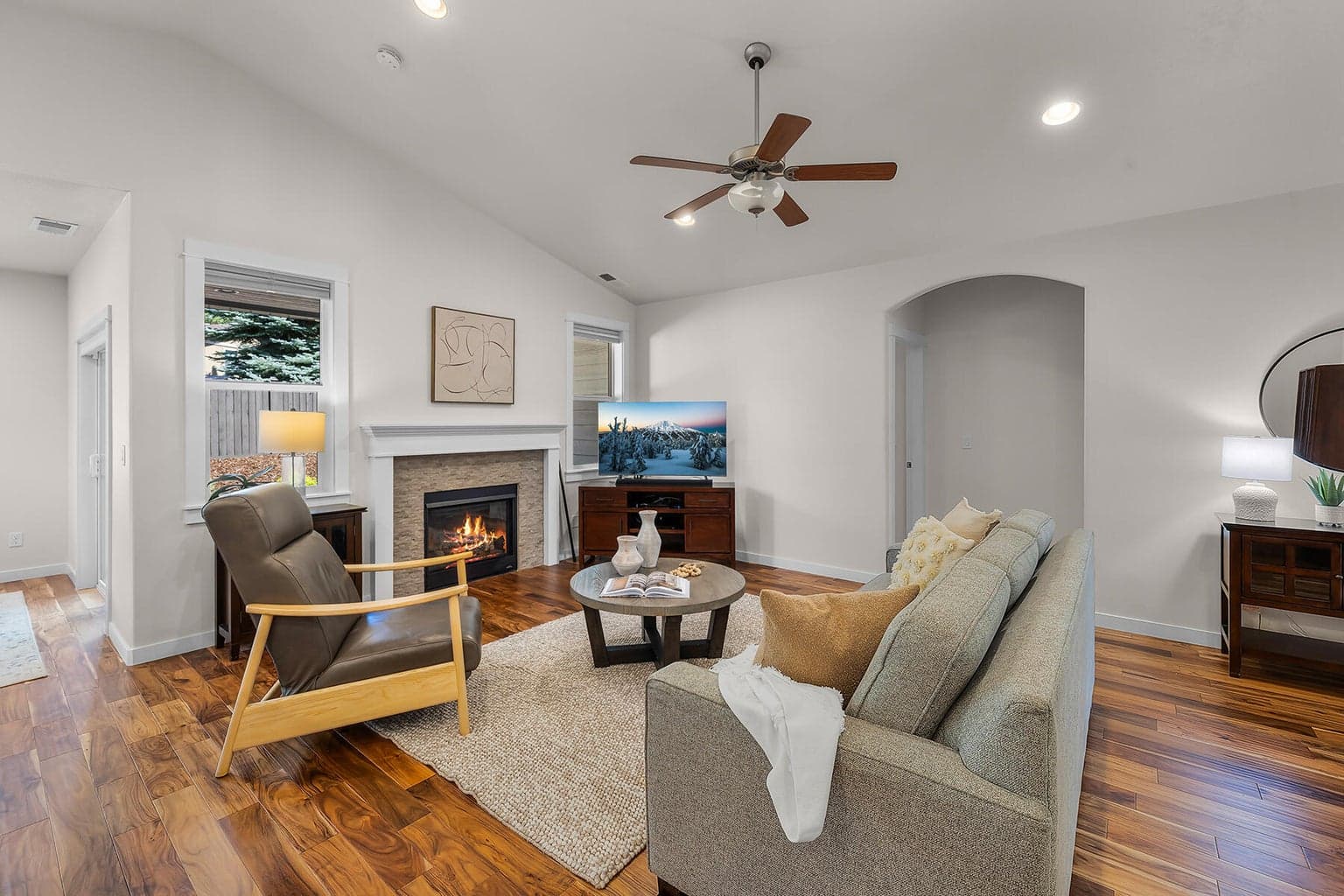 Photo of 1830 NE Janice Way 6 of 41