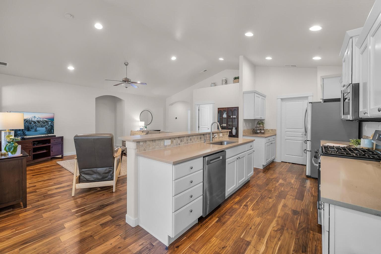 Photo of 1830 NE Janice Way 9 of 41