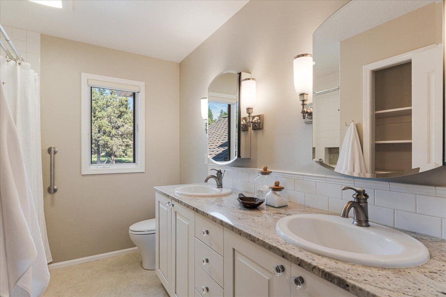 Photo of 1363 NW City View Drive 32 of 66