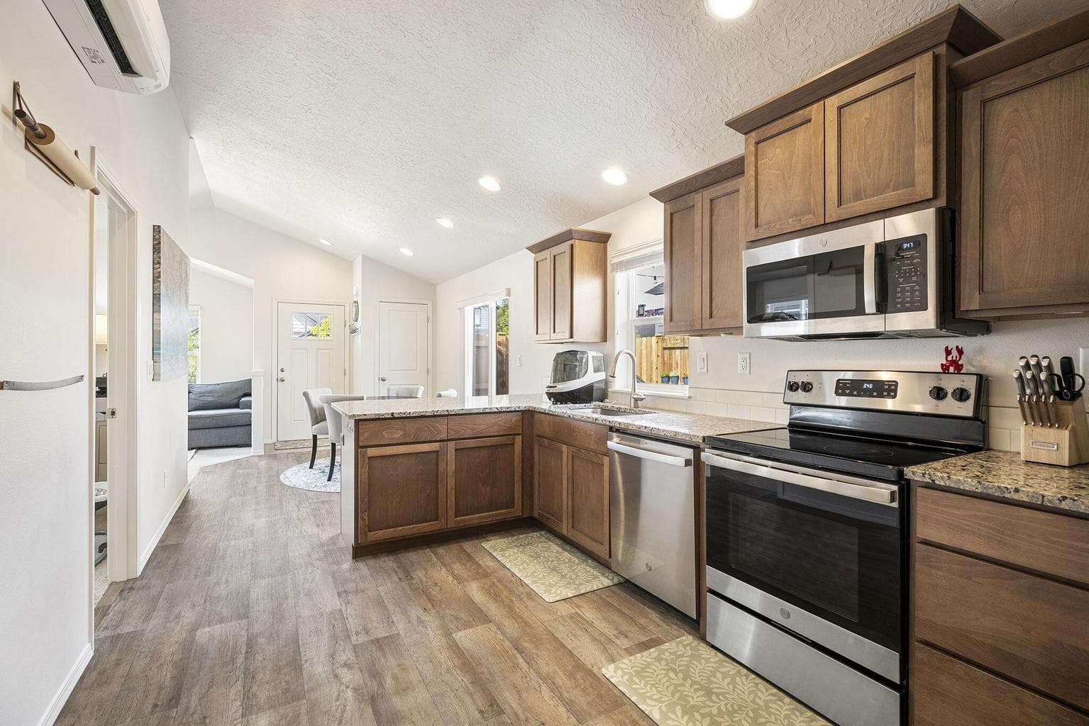 Photo of 2542 NW Teak Place 9 of 20