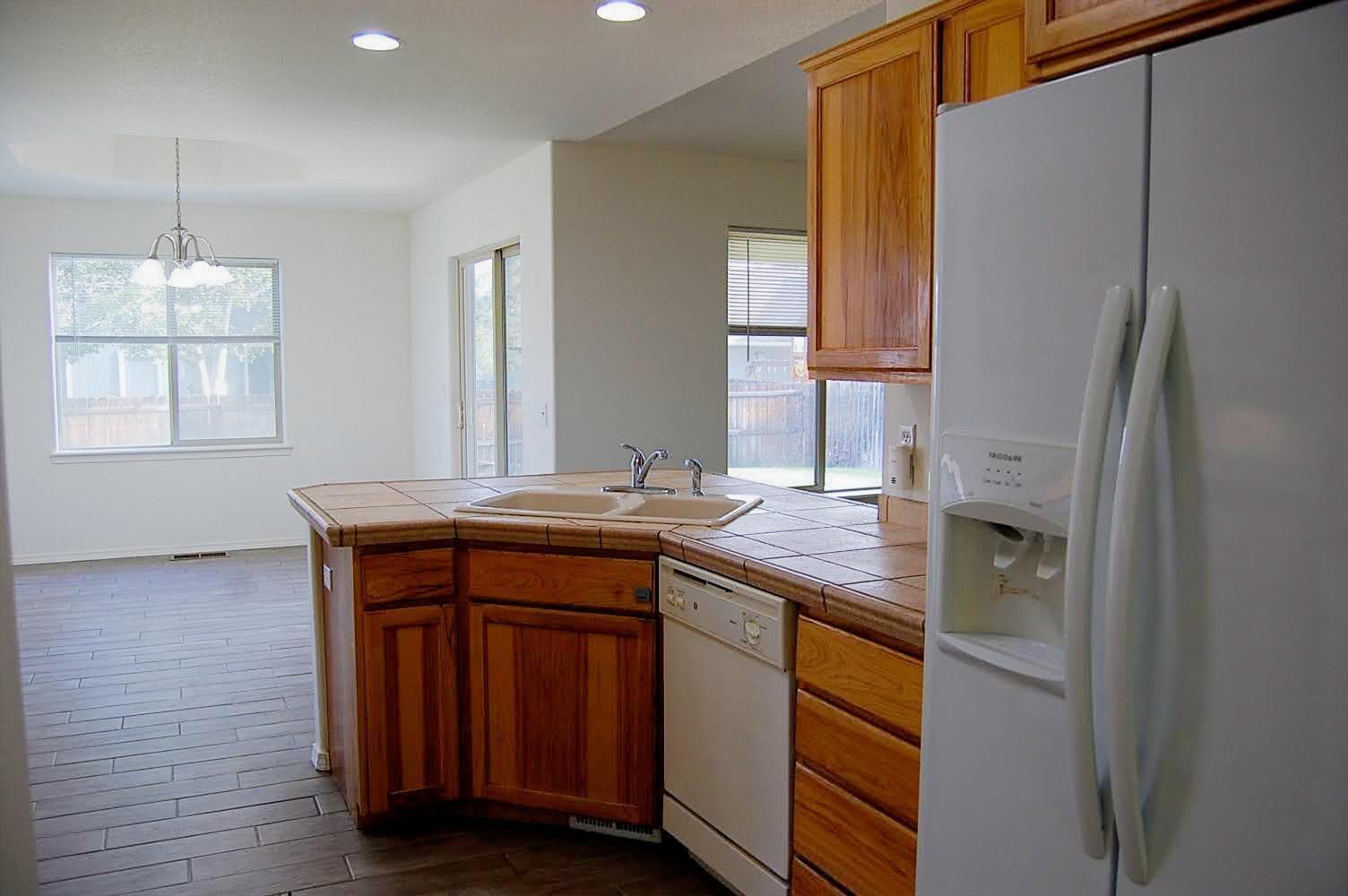 Photo of 799 NE Quince Avenue 9 of 31