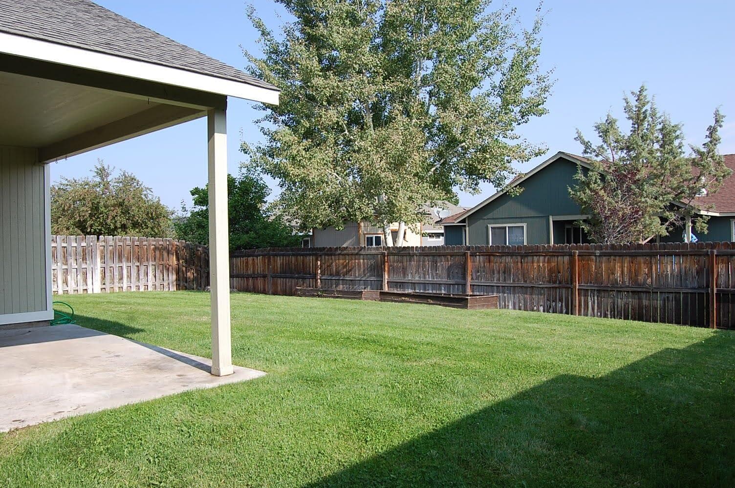 Photo of 799 NE Quince Avenue 26 of 31