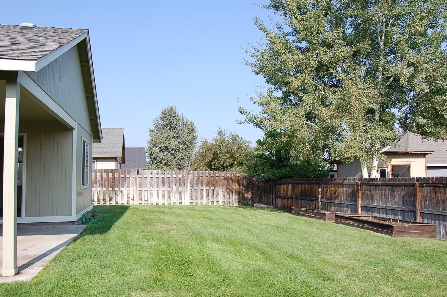 Photo of 799 NE Quince Avenue 27 of 31